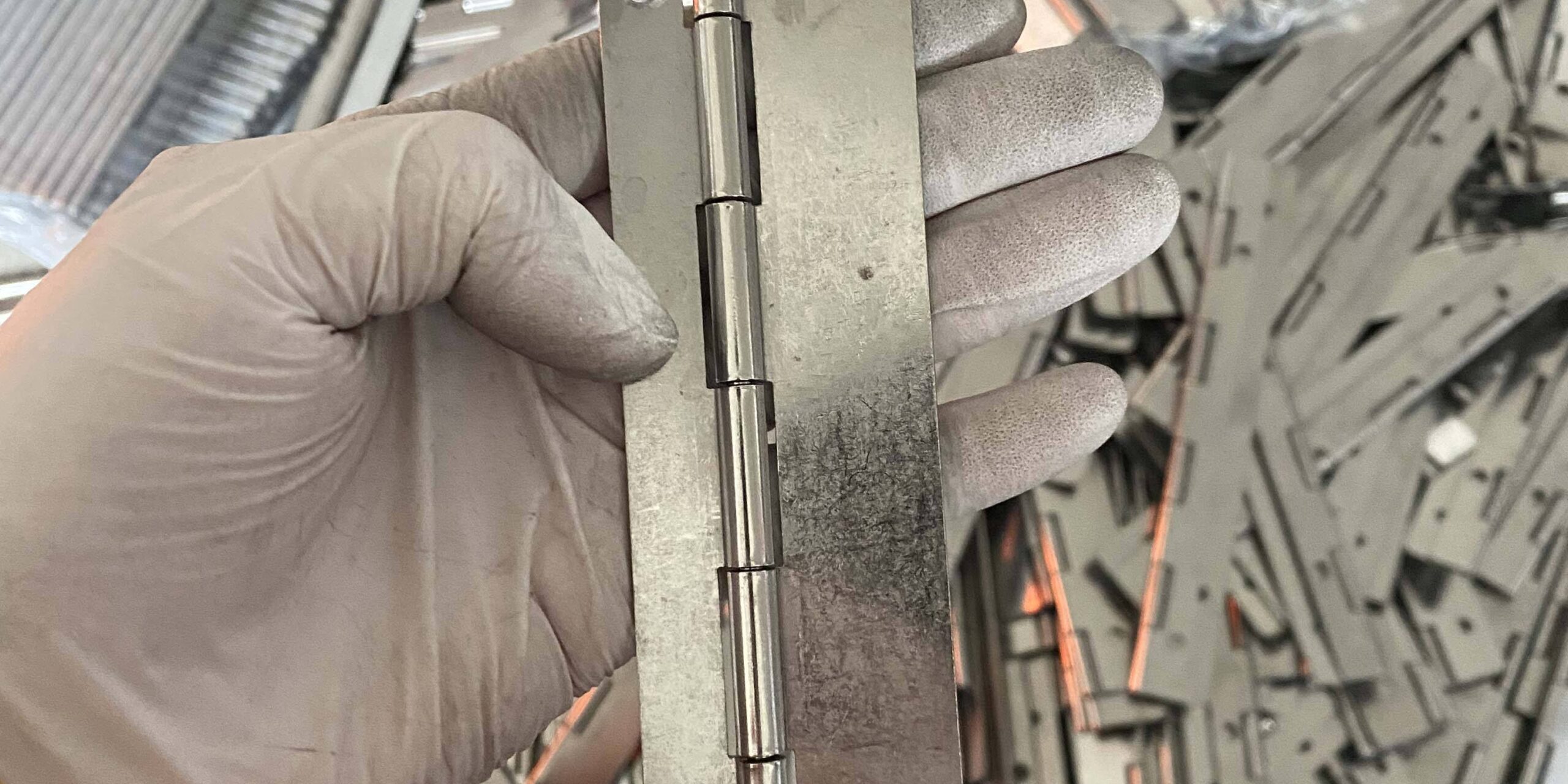 Factory Price Continuous Piano Hinges Made of Stainless Steel (7) Stainless Steel Brass Aluminum Piano Hinges