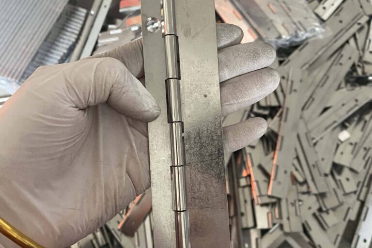 Factory Price Continuous Piano Hinges Made of Stainless Steel (7) Stainless Steel Brass Aluminum Piano Hinges