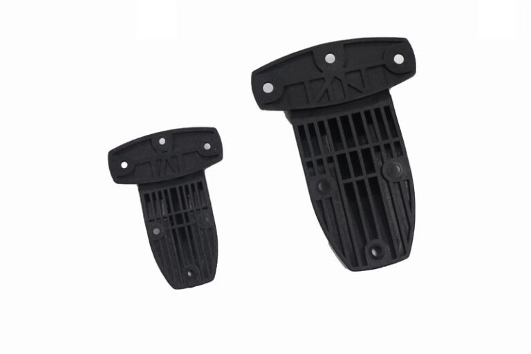 Soft close plastic T strap hinge