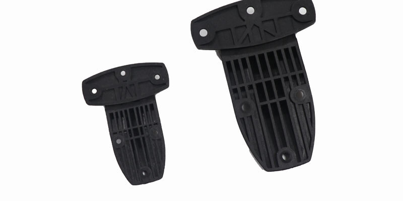 Soft close plastic T strap hinge